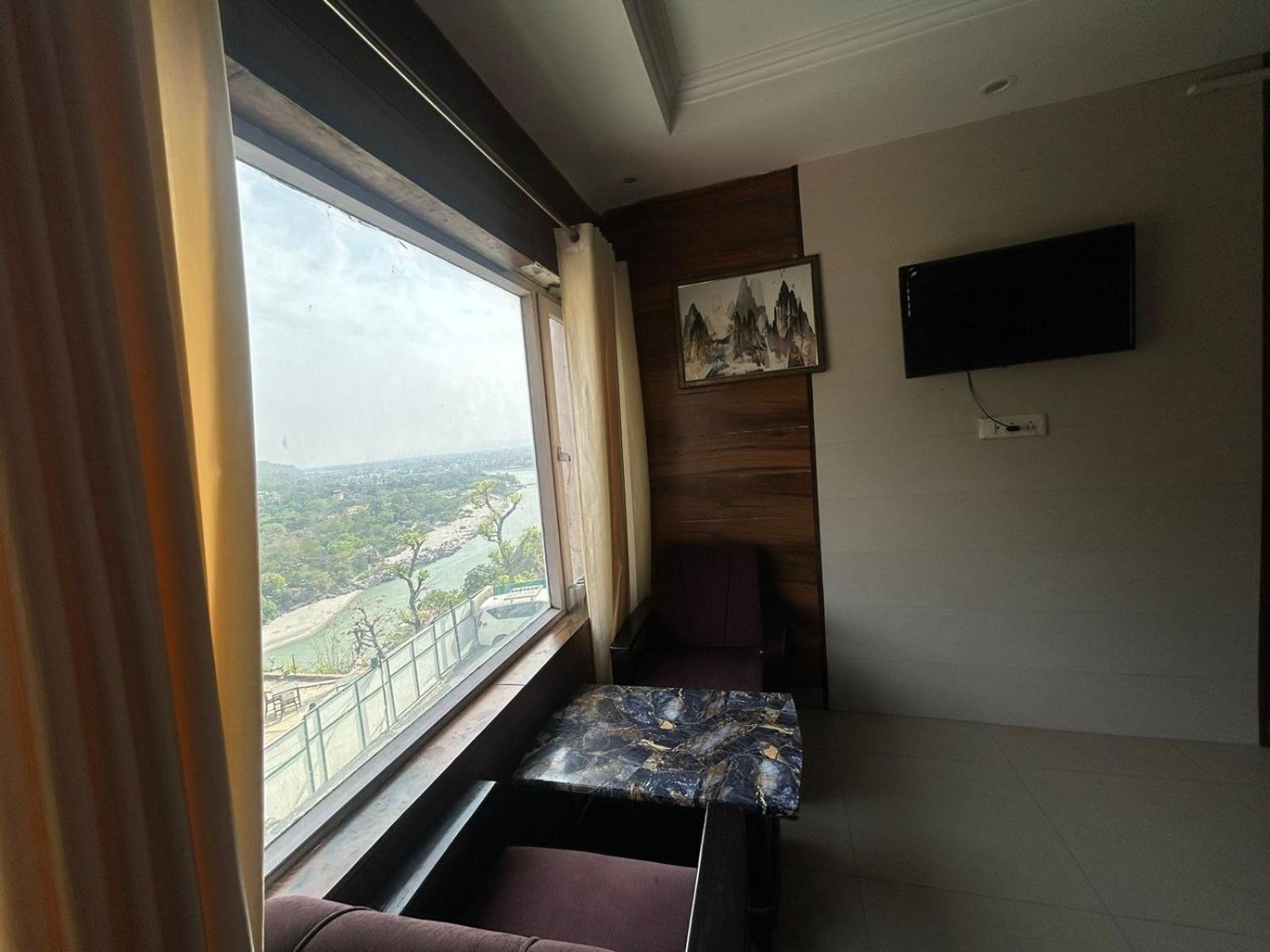 Hotel Dev Ganga Rishikesh Exterior photo